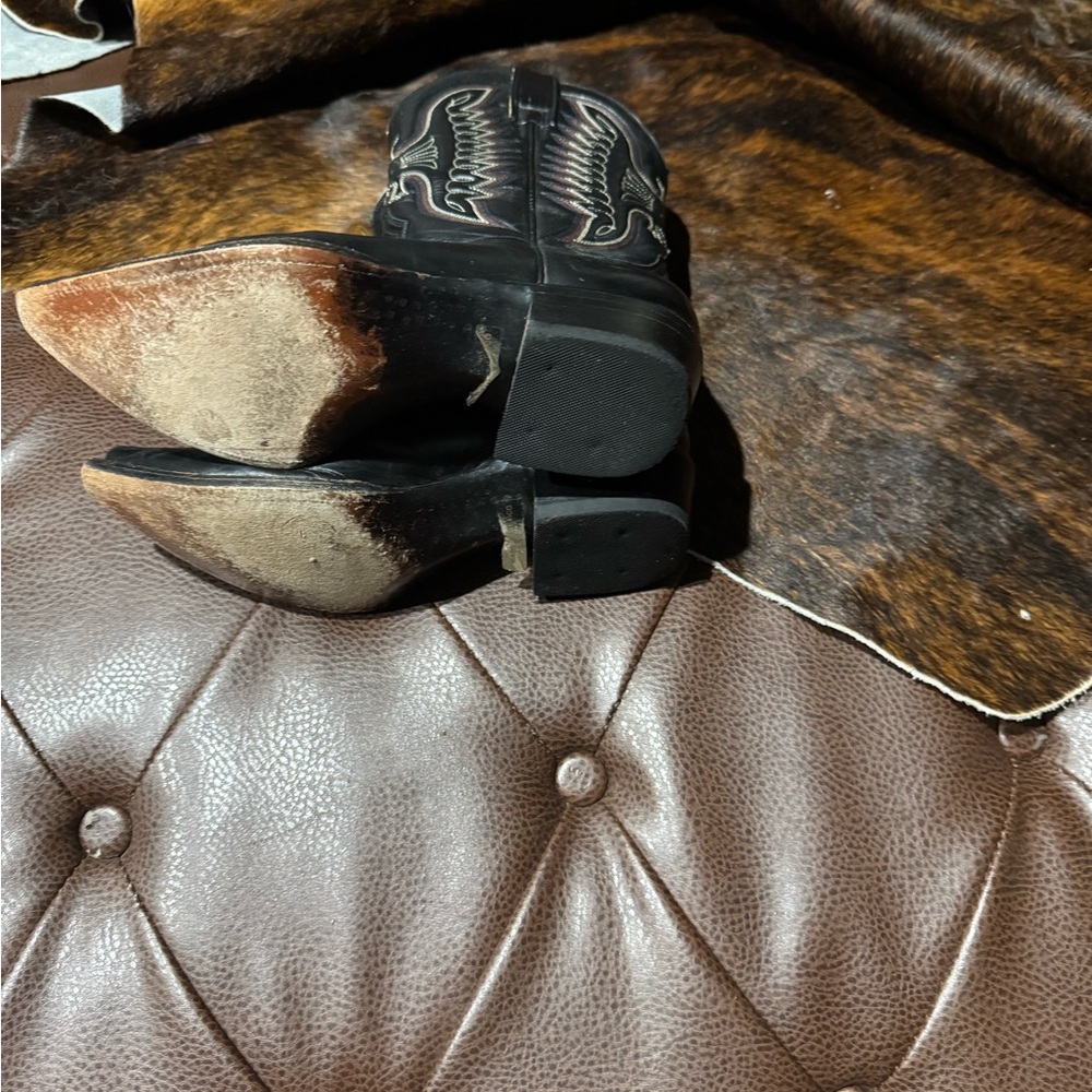 Heritage Black Heeled Boots with Pointed Toe - Picture 4 of 12